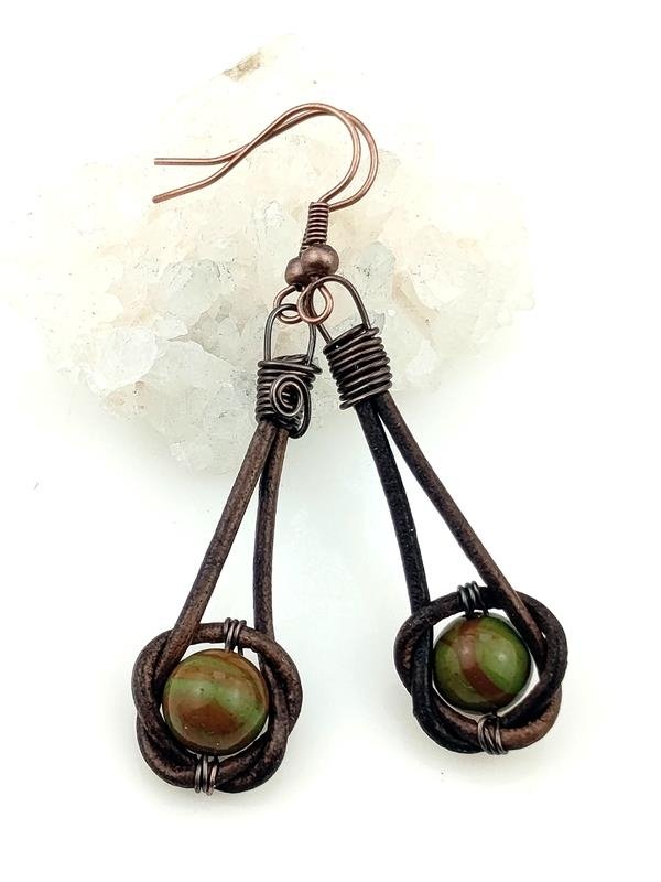 Prezent 12 rocznica ślubu – kolczyki na rzemieniu z jadeitem