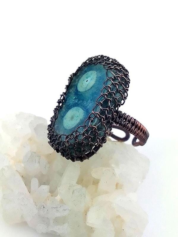 Agat z kryształem - pierścionek miedziany 29x19 mm, rozmiar 17 – regulowany, rękodzieło