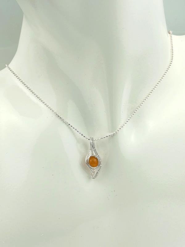 Damski naszyjnik ze srebra z żółtym agatem 