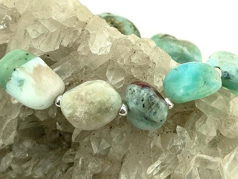 Larimar kamyki - bransoletka na gumce dla znaku Lwa, Ryb i Wodnika