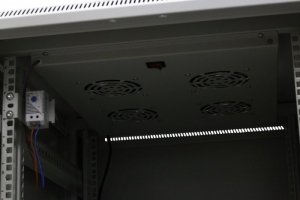 Szafa ramowa stojąca EmiterNet Top, 42U, drzwi przód blacha/szkło, 800x1000x1980mm (szer./gł./wys.) (w zestawie: panel 4 wentyla