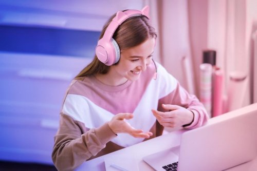 Gamingowe słuchawki nauszne dla dzieci Kruger&amp;Matz Gamer Kids, kolor różowy