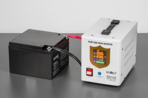 Zasilacz awaryjny KEMOT PROsinus-800 przetwornica z czystym przebiegiem sinusoidalnym i funkcją ładowania  12V 230V 800VA/500W