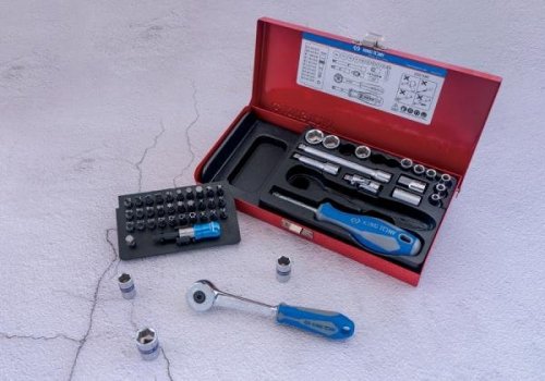 ZESTAW NARZĘDZI 1/4&quot; 51cz. NASADKI KRÓTKIE, 6-kąt. 4 - 14mm, BITY 1/4&quot; Z GRZECHOTKĄ I AKCESORIAMI, KASETA King Tony