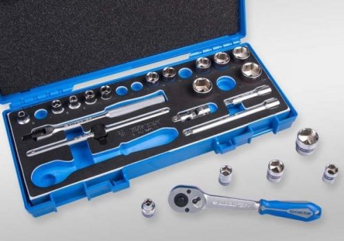 ZESTAW NASADEK 3/8&quot; 23cz. KRÓTKIE 6-kąt. 6 - 22mm Z GRZECHOTKĄ I AKCESORIAMI, WALIZKA King Tony