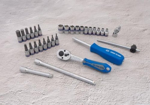 ZESTAW NARZĘDZI 1/4&quot; 31cz. NASADKI KRÓTKIE, 6-kąt. 4 - 13mm, T8 -T30, HEX 3 - 10 Z GRZECHOTKĄ I AKCESORIAMI, KASETA King To