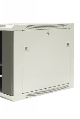 Szafa wisząca niedzielona 19&#039;&#039; 9U, drzwi blacha/szkło, 600×600×500mm szer./gł./wys. (w zestawie: półka stała oraz komp