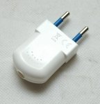 Biała wtyczka do przewodu elektrycznego