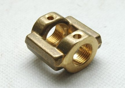 Mufa mosiężna M12x1, rurka gwintowana wewnętrznie 28mm
