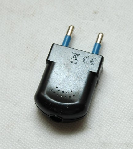 Czarna wtyczka do przewodu elektrycznego