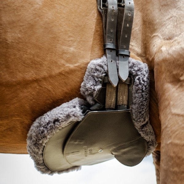 Podkładka do popręgu Equi Soft Stubben Z FARTUCHEM LAMBSKIN