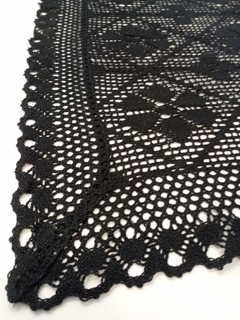 Obrus szydełkowy rozmiar: 60x120 wzór 559 czarny