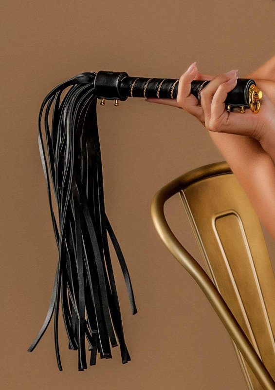 Pejcz do bdsm Studded Whip Black
