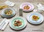 Plastikowa zastawa stołowa – dla kogo i gdzie można ją wykorzystać?