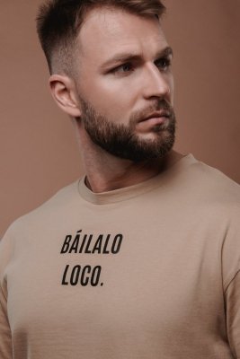 T-shirt oversize &quot;BAILALO LOCO&quot; beż