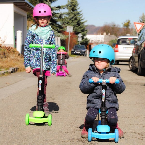 Kask na rolki, deskorolkę, fiszke WORKER Neonik PNK
