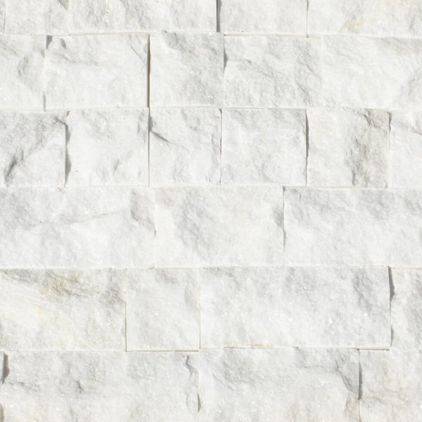 Marmur Bianco Neve (łupany), kamień elewacyjny Split, grubość 2 cm