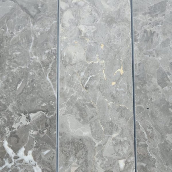 Płytki z marmuru Anthracit Gold, gr. 1 cm, wykończenie satynowe