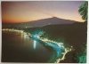 TAORMINA. LA BAIA DI NAXOS E L'ETNA FUMANTE AL CREPUSCOLO