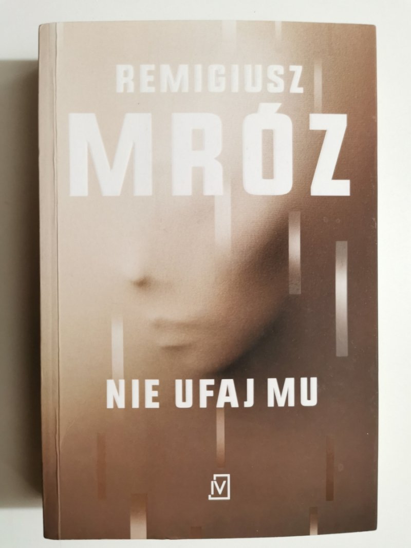 NIE UFAJ MU - Remigiusz Mróz