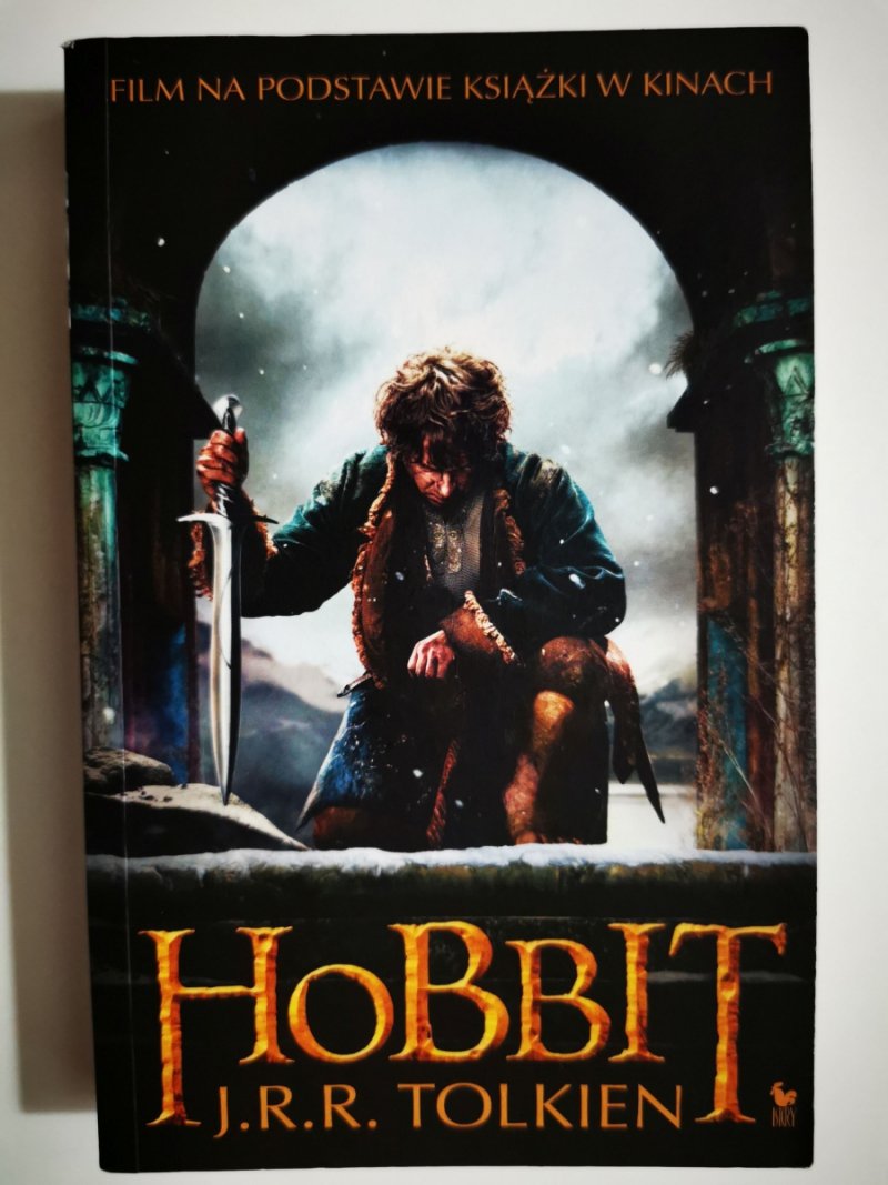 HOBBIT - J. R. R. Tolkien