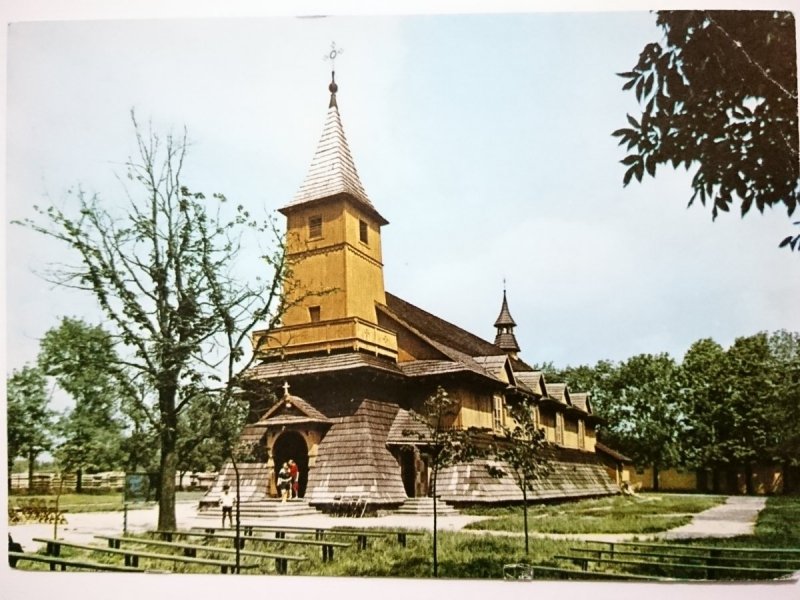 STARACHOWICE. DREWNIANY KOŚCIÓŁ Z 1922 r. FOT. KRASSOWSKI