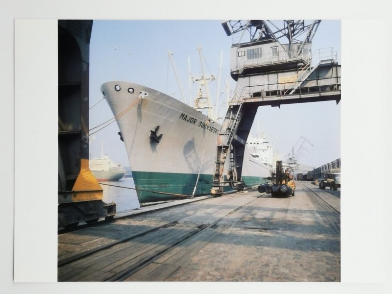 ZDJĘCIE. STATEK W PORCIE – MAJOR SUCHARSKI  Fot. Janusz Uklejewski 