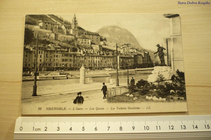 GRENOBLE - L' ISERE. - LES QUAIS - LA VEDETTE