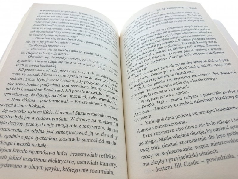 NIEZNAJOMY W LUSTRZE - Sidney Sheldon 1993