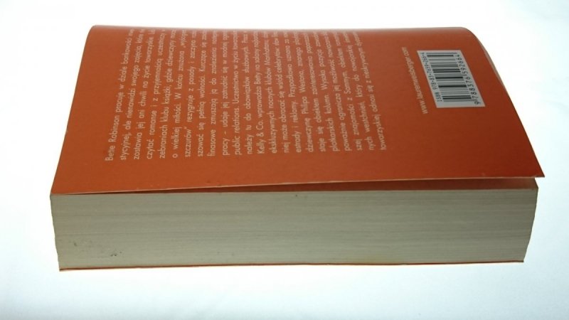 PORTIER NOSI GARNITUR OD GABBANY - Weisberger 2010