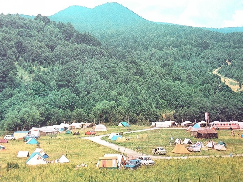 USTRZYKI GÓRNE. POLE CAMPINGOWE FOT. B. ŁOPIEŃSKA