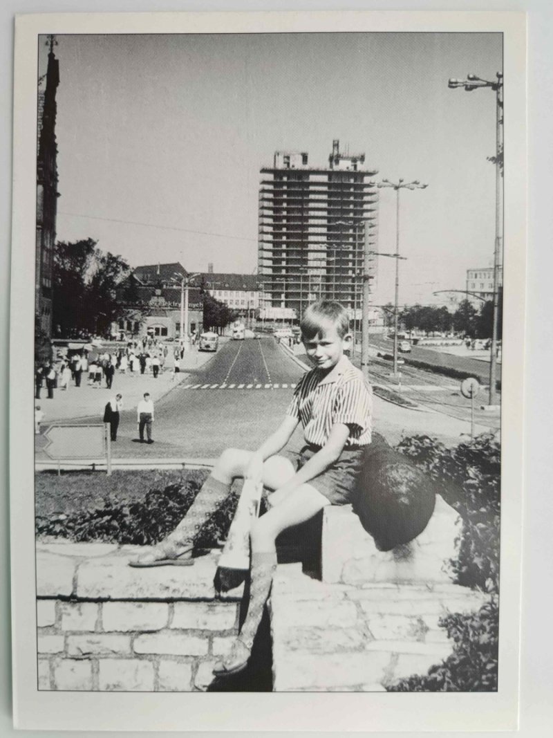 ROK 1968 MAREK KOSZLAK NA TLE GDAŃSKIEGO ZIELENIAKA