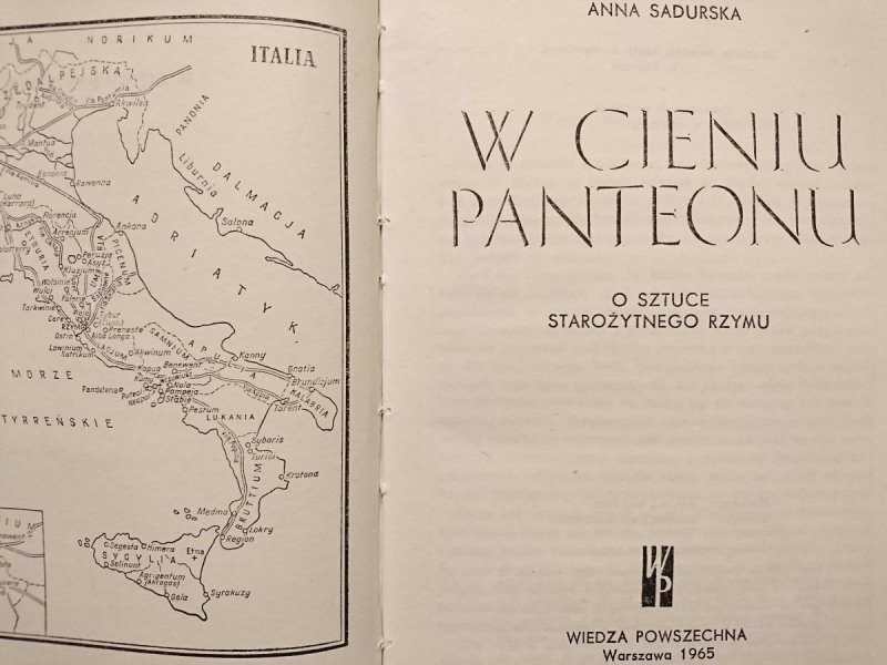 W CIENIU PANTEONU - Anna Sadurska 1965