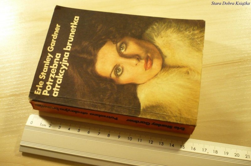 POTRZEBNA ATRAKCYJNA BRUNETKA Stanley Gardner 1977