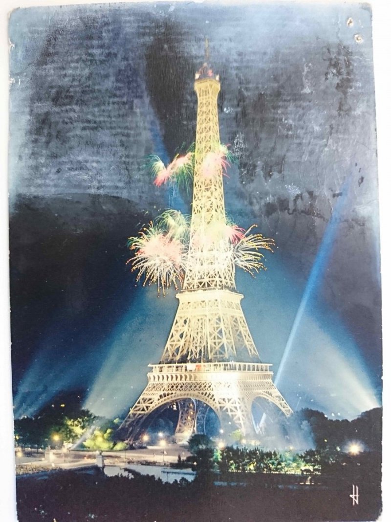 FRANCE. LES NUITS DE PARIS LA TOUR EIFFEL