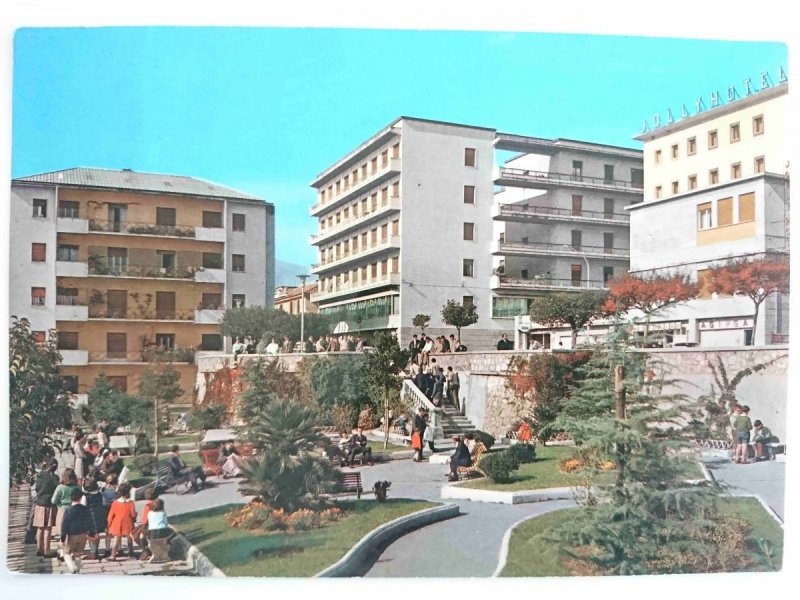 CATANZARO. RIONE S. LEONARDO CON GIARDINETTI PUBBLICI