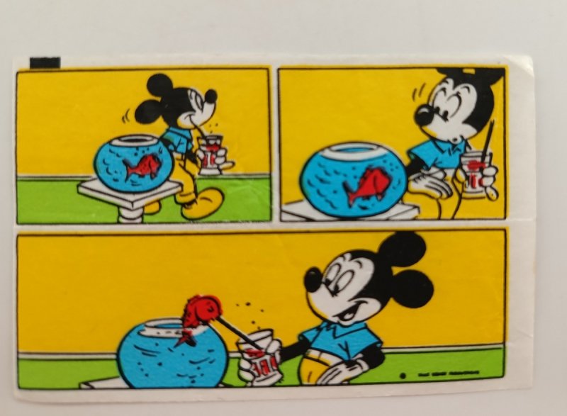 OBRAZEK Z GUMY KACZOR DONALD. SCENKA Z MYSZKĄ MIKI