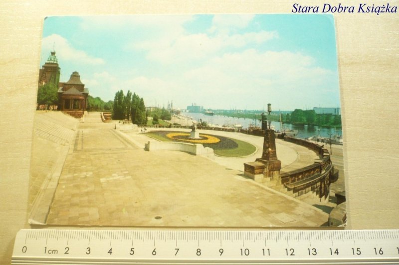 SZCZECIN. WAŁY CHROBREGO I PORT... FOT. JABŁOŃSKI