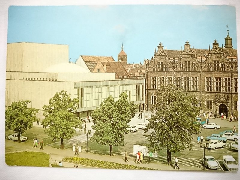 GDAŃSK. TEATR 'WYBRZEŻE' Z PRAWEJ WIELKA ZBROJOWNIA FOT. K. JABŁOŃSKI