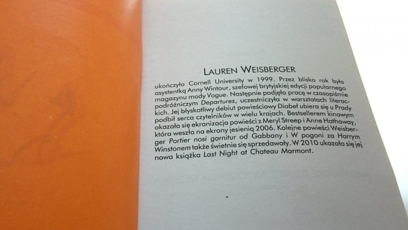 PORTIER NOSI GARNITUR OD GABBANY - Weisberger 2010