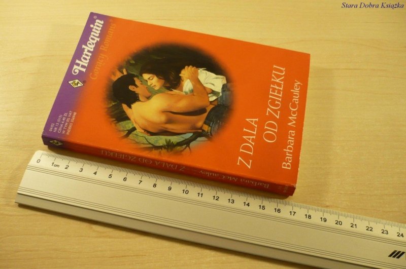 Z DALA OD ZGIEŁKU - Barbara McCauley (2002)