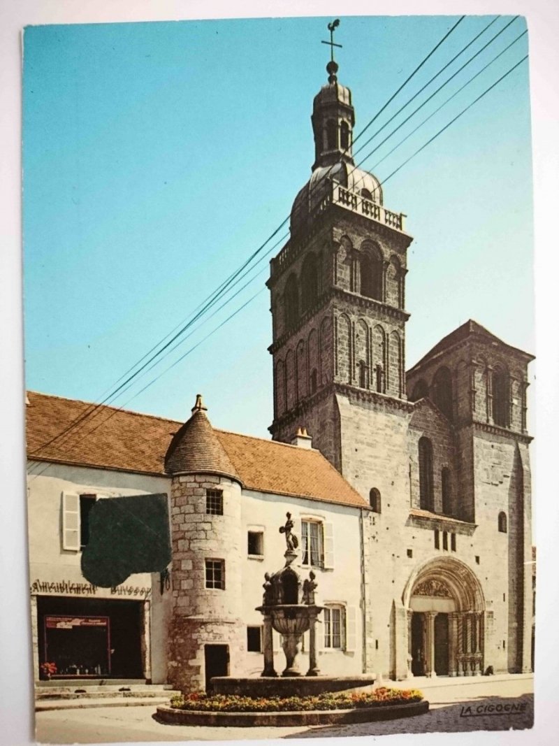 SAULIEU (CÓTE-D’OR) FONTAINE DE CARISTIE ET BASILIQUE DE ST-ANDOCHE