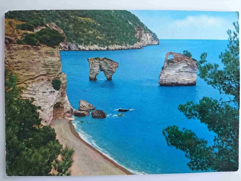 IL GARGANO. I FARAGLIONI NEI PRESSI DI MATTINATA