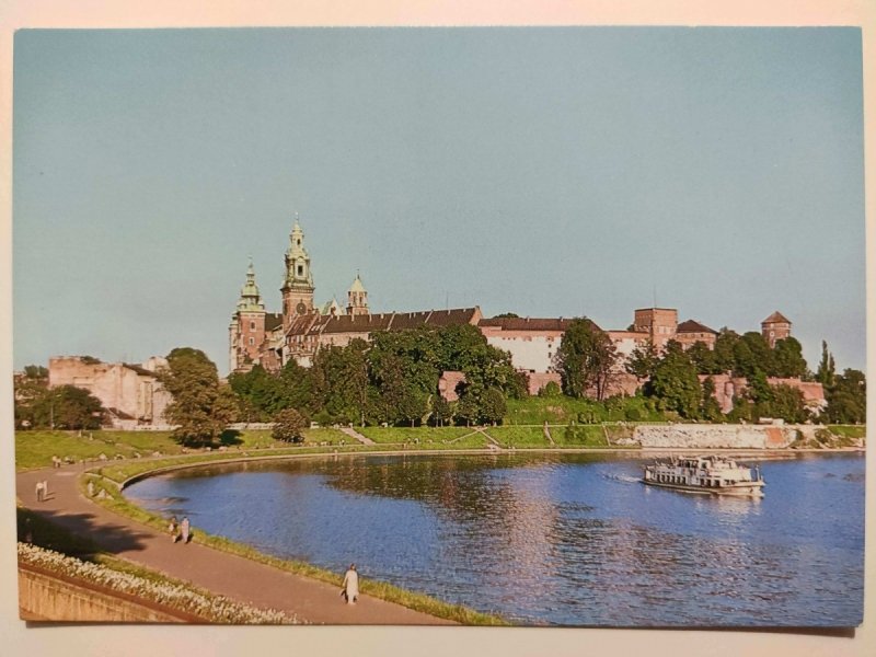 KRAKÓW. WAWEL WIDOK OD STRONY WISŁY