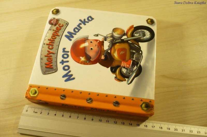 MAŁY CHŁOPIEC. MOTOR MARKA (2008)