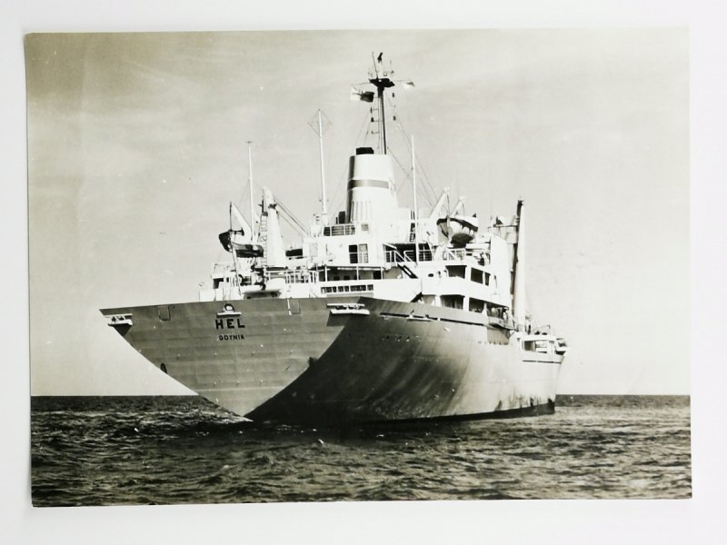 ZDJĘCIE. STATEK NA MORZU – HEL GDYNIA  Fot. Janusz Uklejewski 