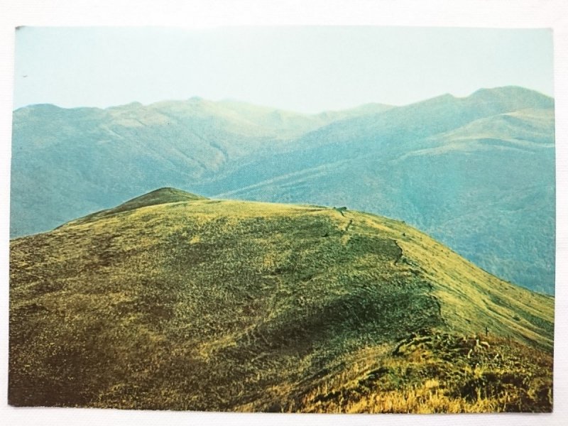 BIESZCZADY. WIDOK Z POŁONINY CARYŃSKIEJ NA TARNICĘ FOT. M. RACZKOWSKI