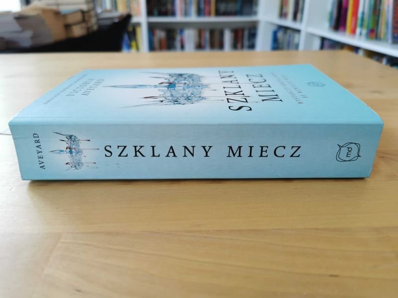 Szklany miecz - Victoria Aveyard