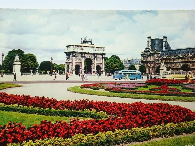 PARIS. LE CARROUSEL