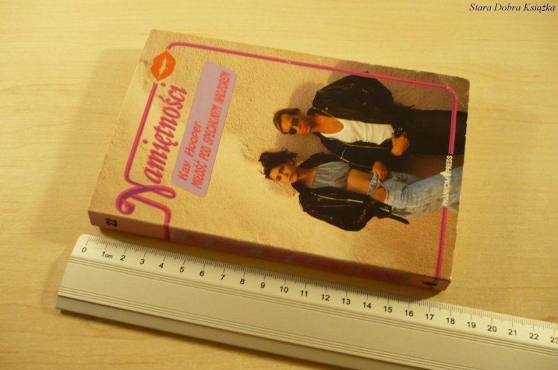 MIŁOŚĆ POD SPECJALNYM NADZOREM - Kay Hooper (1992)